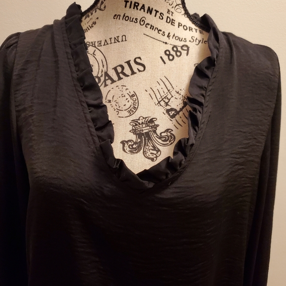 Old navy size small top - Picture 2 of 6